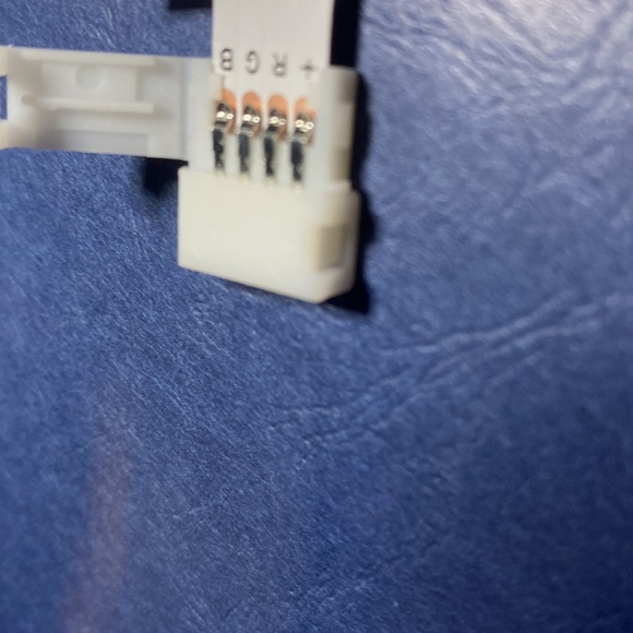 NEW LED 4 pin conductor joiners join 2 pieces together or fix a broken section - Picture 4 of 4